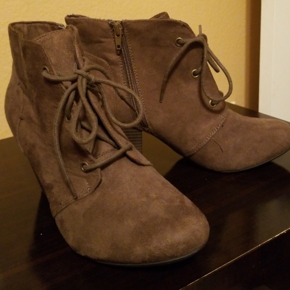 Dark brown boots - Picture 3 of 8